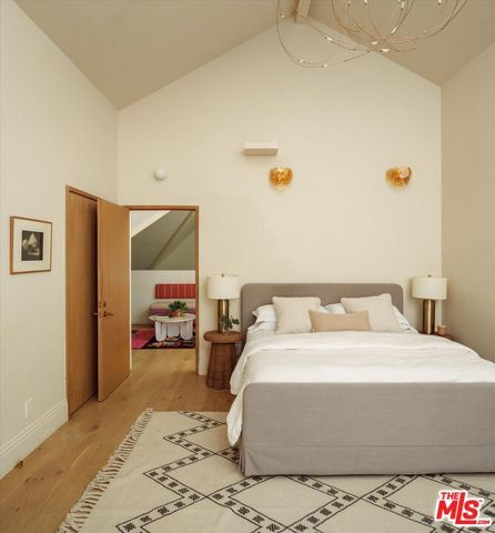 1000 Myra Avenue, Los Angeles, CA 90029