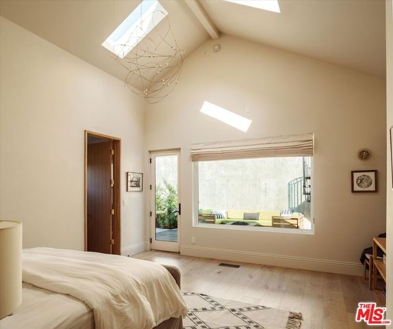 1000 Myra Avenue, Los Angeles, CA 90029