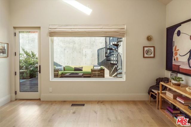 1000 Myra Avenue, Los Angeles, CA 90029