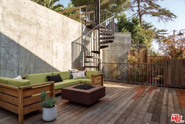 1000 Myra Avenue, Los Angeles, CA 90029