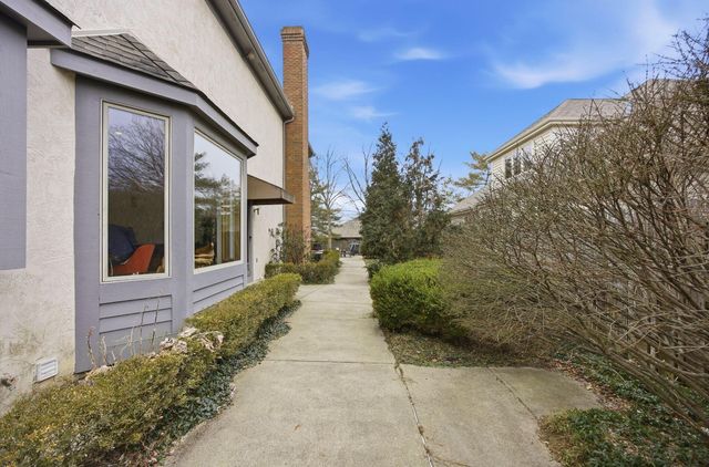 2900 Wickliffe Woods Court, Columbus, OH 43221