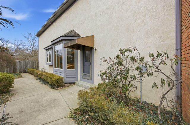 2900 Wickliffe Woods Court, Columbus, OH 43221