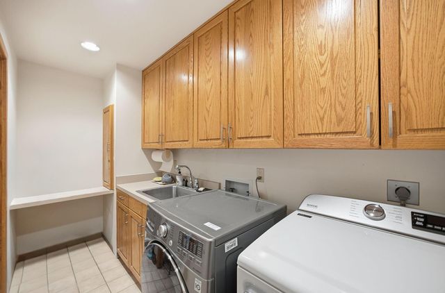 2900 Wickliffe Woods Court, Columbus, OH 43221