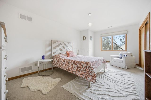 2900 Wickliffe Woods Court, Columbus, OH 43221