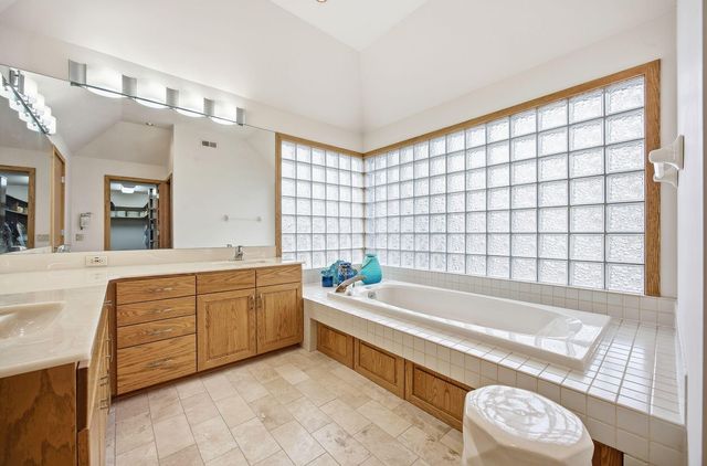 2900 Wickliffe Woods Court, Columbus, OH 43221