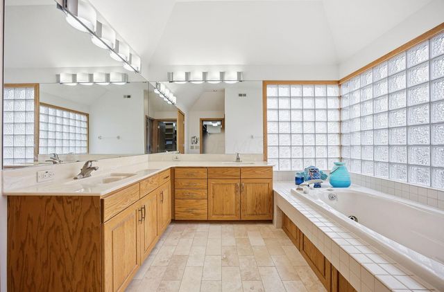 2900 Wickliffe Woods Court, Columbus, OH 43221