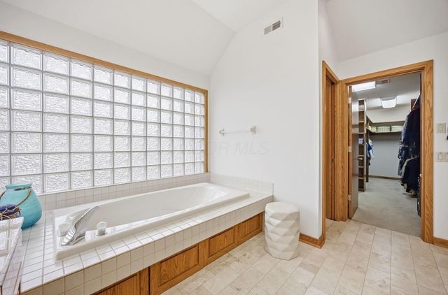 2900 Wickliffe Woods Court, Columbus, OH 43221