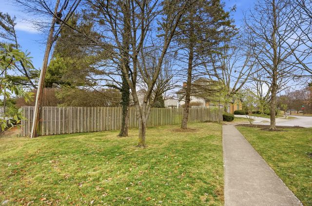 2900 Wickliffe Woods Court, Columbus, OH 43221