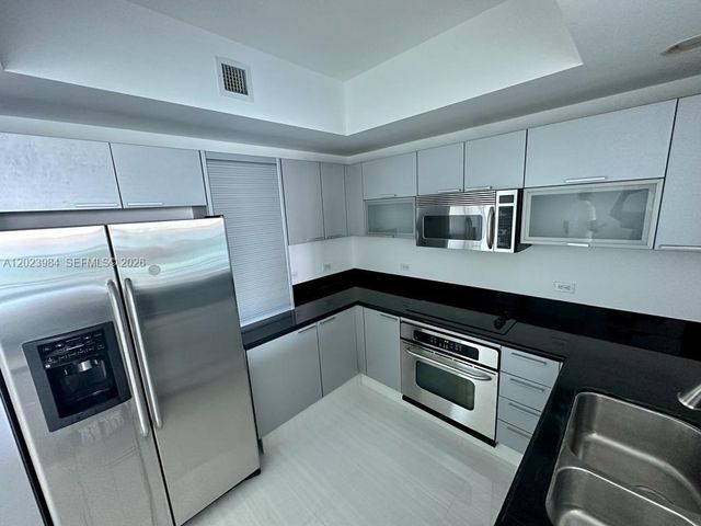 2650 Lake Shore Dr 1001, Riviera Beach, FL 33404
