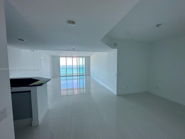 2650 Lake Shore Dr 1001, Riviera Beach, FL 33404