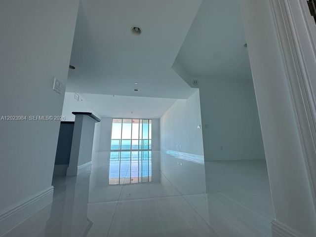 2650 Lake Shore Dr 1001, Riviera Beach, FL 33404