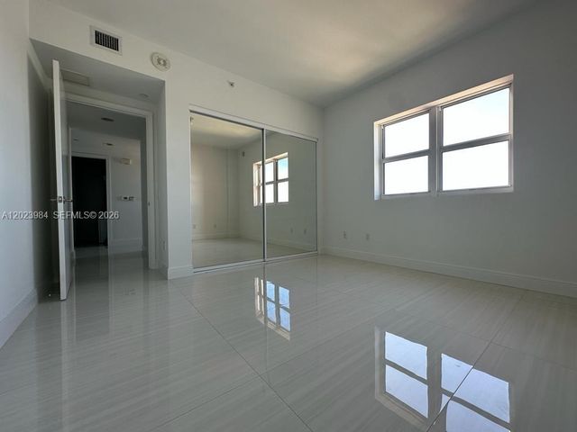2650 Lake Shore Dr 1001, Riviera Beach, FL 33404