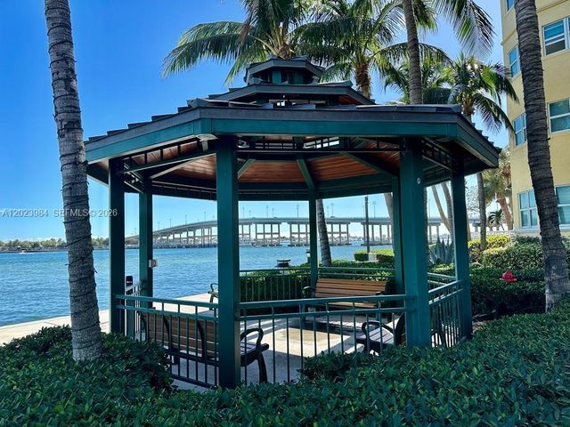 2650 Lake Shore Dr 1001, Riviera Beach, FL 33404
