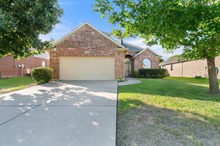 837 Pebblecreek Drive, Burleson, TX 76028