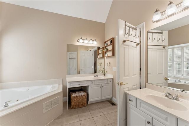 2352 Kennesaw Oaks Trail NW, Kennesaw, GA 30152