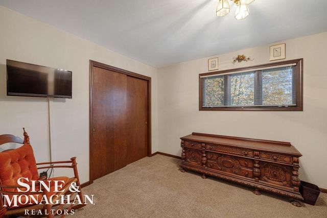 809 Fairford Road, Grosse Pointe Woods, MI 48236