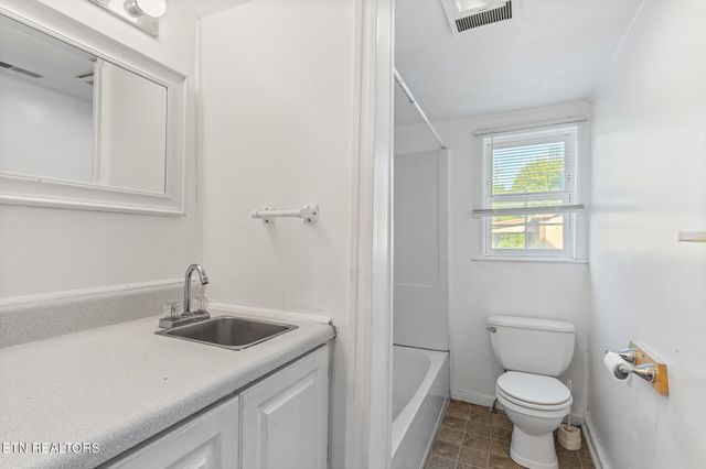 430 Ohio Ave, Etowah, TN 37331