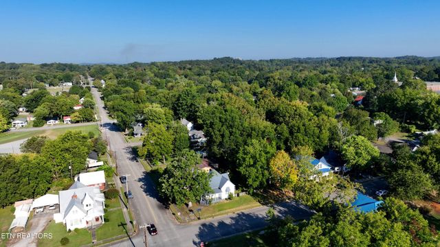 430 Ohio Ave, Etowah, TN 37331