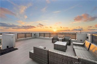 1068 Hampton, Costa Mesa, CA 92627