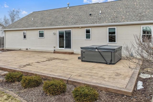 2332 OAK RIDGE CIRCLE, De Pere, WI 54115