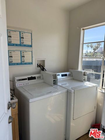 1313 Douglas Street 1315, Los Angeles, CA 90026