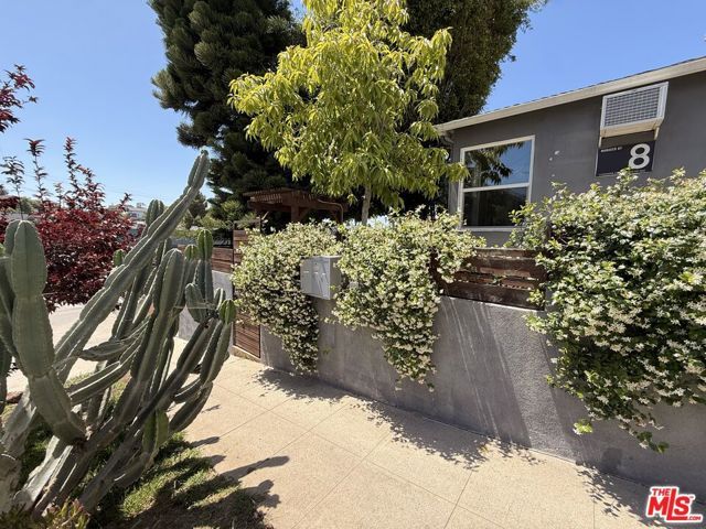 1313 Douglas Street 1315, Los Angeles, CA 90026