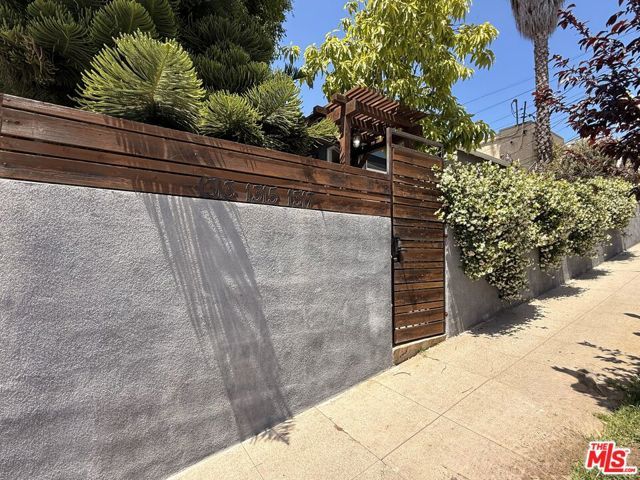 1313 Douglas Street 1315, Los Angeles, CA 90026