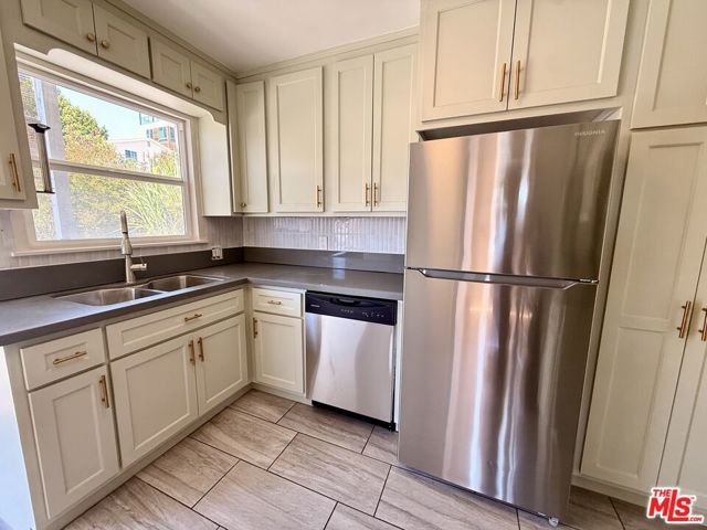 1313 Douglas Street 1315, Los Angeles, CA 90026