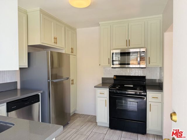 1313 Douglas Street 1315, Los Angeles, CA 90026