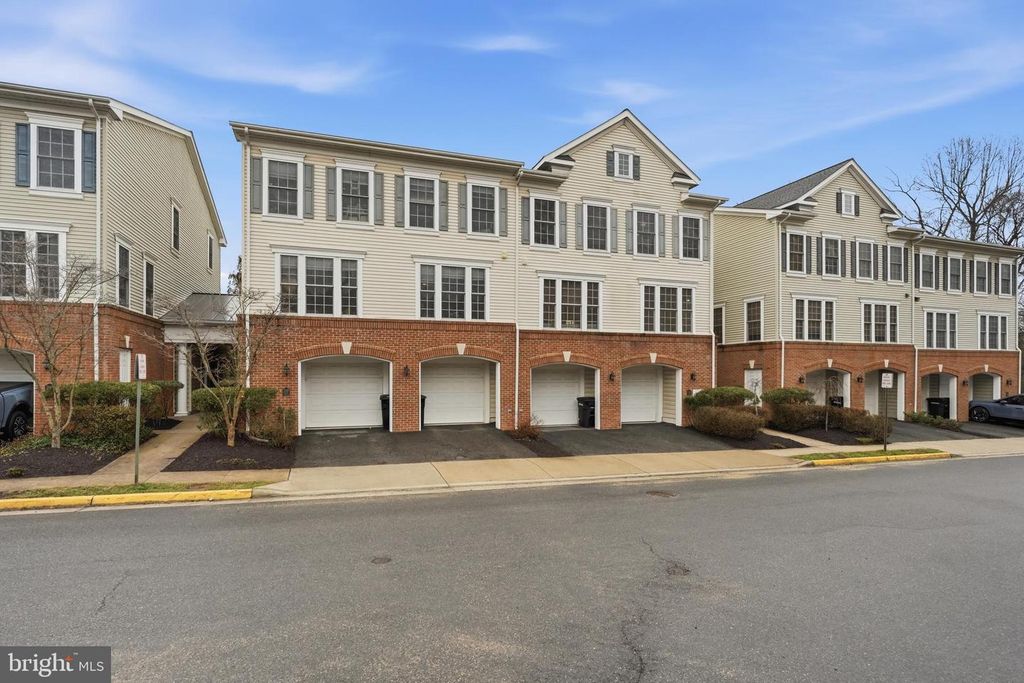 3553 HUNTLEY MANOR LN, Alexandria, VA 22306