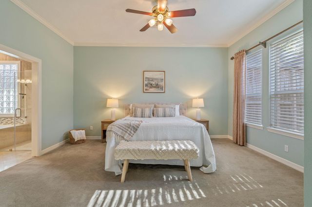 13 Stonegate Park Court, Spring, TX 77379