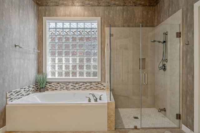 13 Stonegate Park Court, Spring, TX 77379