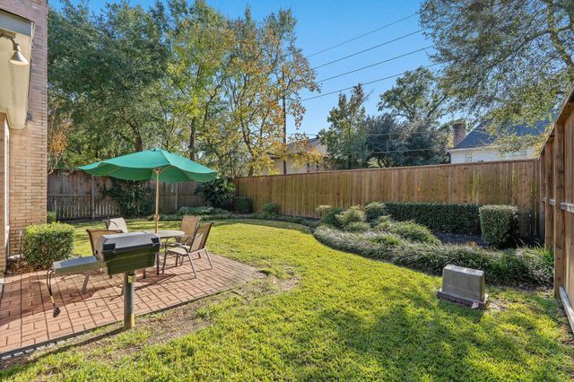 13 Stonegate Park Court, Spring, TX 77379