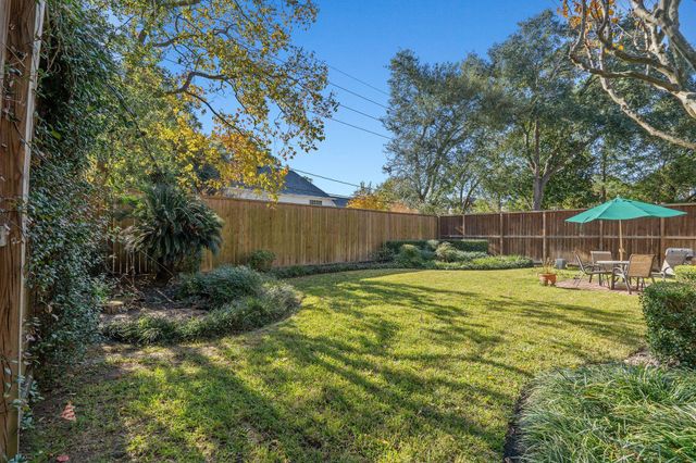 13 Stonegate Park Court, Spring, TX 77379