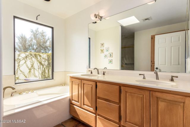 4051 E Bujia Primera, Tucson, AZ 85718