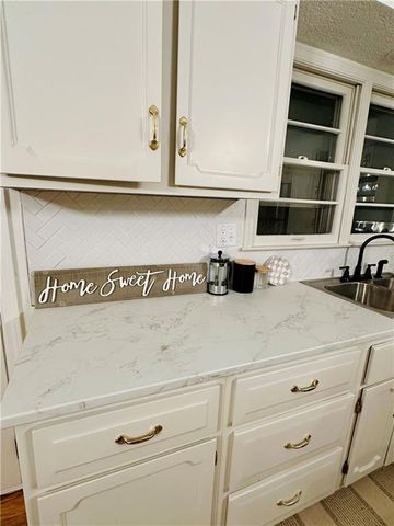 301 NW 81st Street, Kansas City, MO 64118