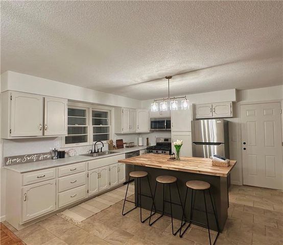 301 NW 81st Street, Kansas City, MO 64118