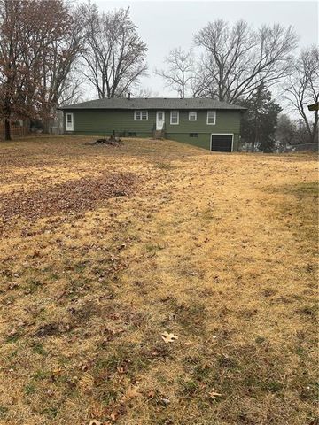 301 NW 81st Street, Kansas City, MO 64118