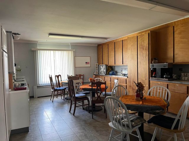 37000 Union Lake, Harrison Twp, MI 48045