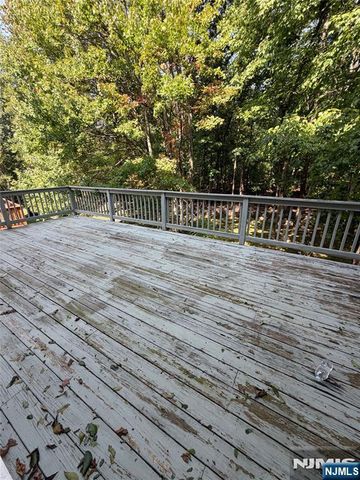 123 Bobolink Court, Wayne, NJ 07470