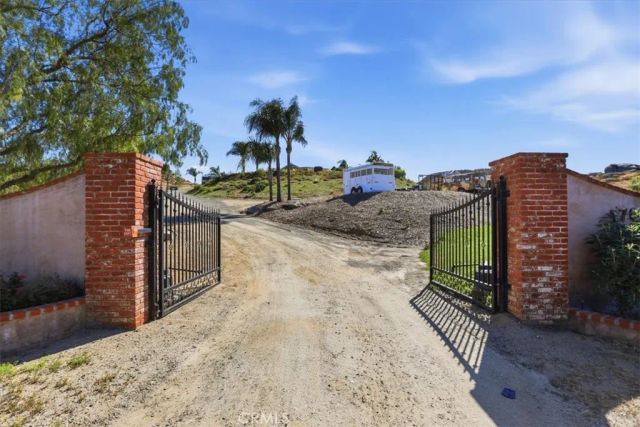 17041 Frankland, Riverside, CA 92504