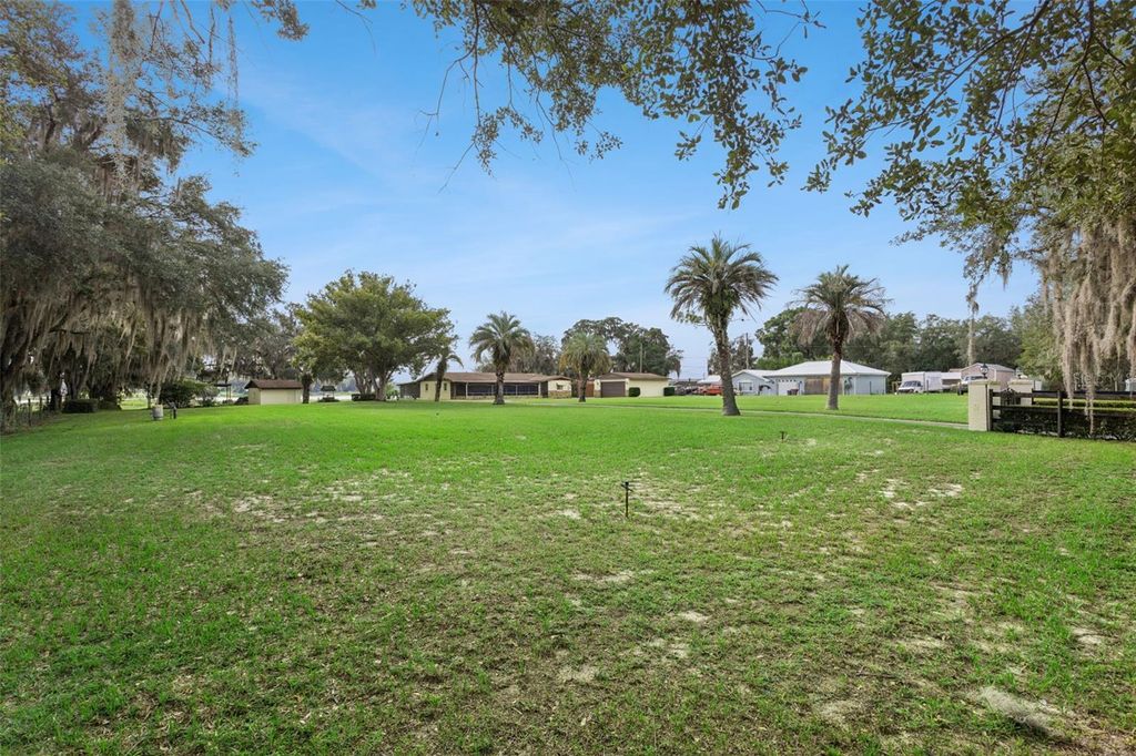 Image 2 of property listing at 10617 SE 95TH TERRACE, Belleview, FL 34420