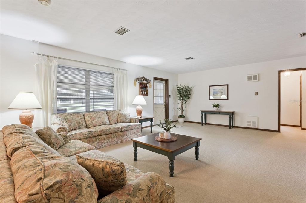 Image 11 of property listing at 10617 SE 95TH TERRACE, Belleview, FL 34420