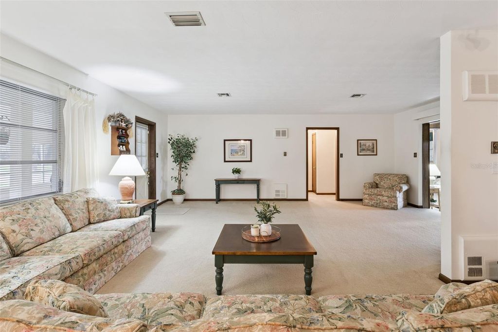 Image 12 of property listing at 10617 SE 95TH TERRACE, Belleview, FL 34420