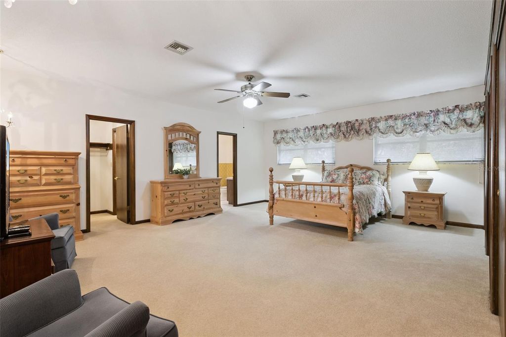 Image 15 of property listing at 10617 SE 95TH TERRACE, Belleview, FL 34420