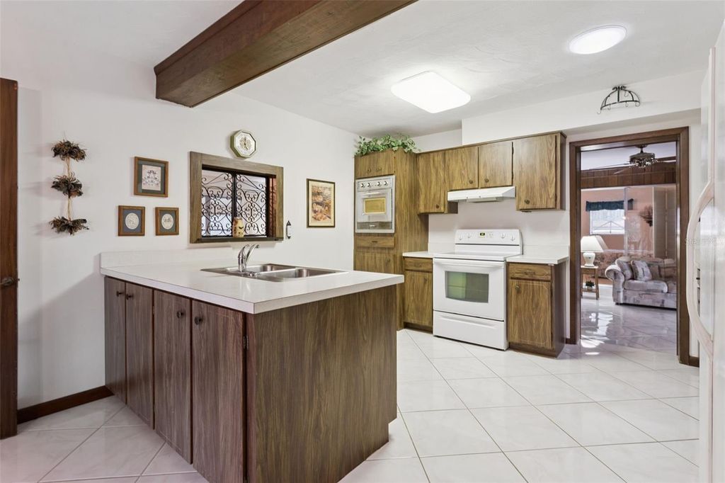 Image 24 of property listing at 10617 SE 95TH TERRACE, Belleview, FL 34420