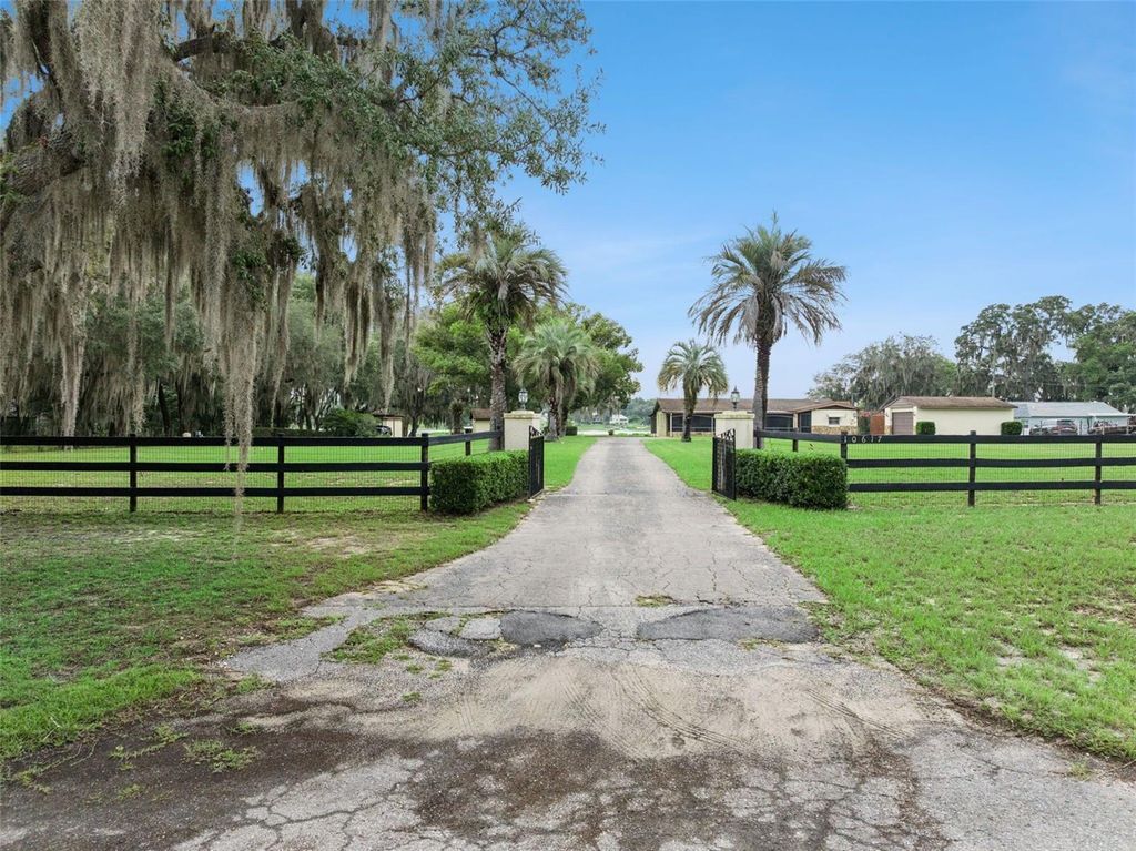 Image 4 of property listing at 10617 SE 95TH TERRACE, Belleview, FL 34420