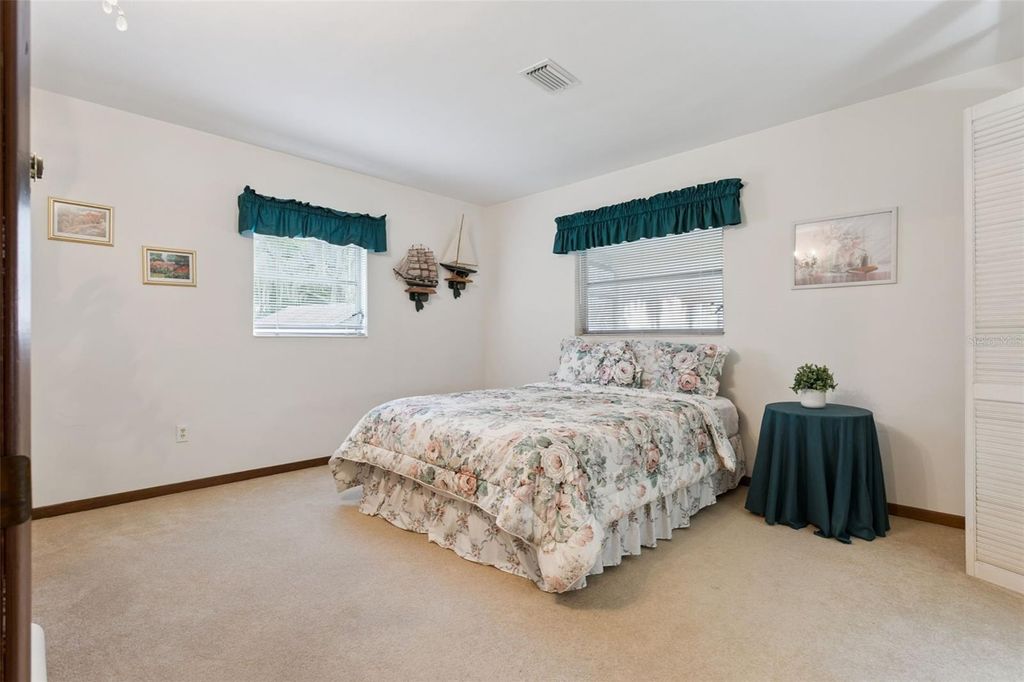 Image 33 of property listing at 10617 SE 95TH TERRACE, Belleview, FL 34420