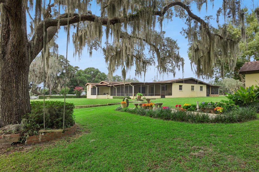 Image 8 of property listing at 10617 SE 95TH TERRACE, Belleview, FL 34420
