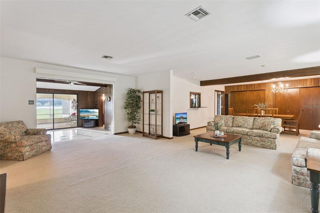 Image 10 of property listing at 10617 SE 95TH TERRACE, Belleview, FL 34420